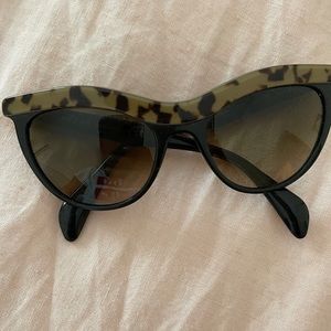 Cateye fashionable Prada sunglasses